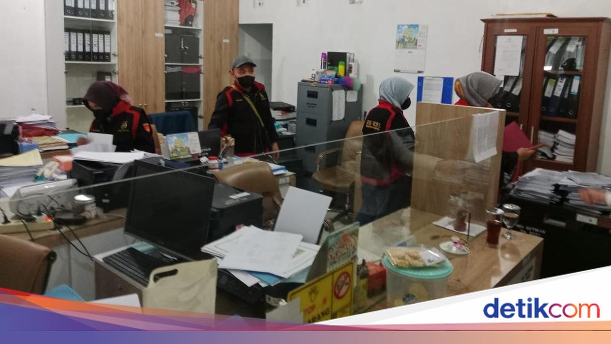 Kejati Jabar menggeledah kantor DPRD Indramayu terkait dugaa