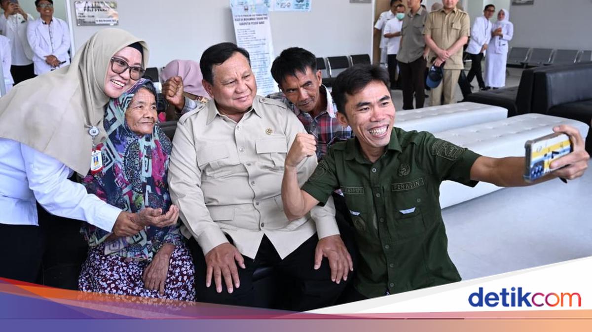 Momen Prabowo Sapa Nakes hingga Warga Saat Tinjau RSUD Krui Lampung