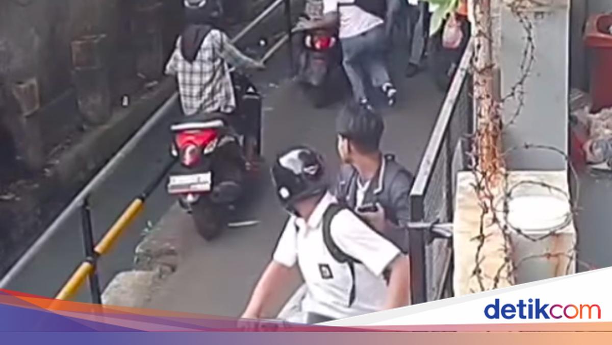 Viral Pelajar Bacok Pemotor di Jakbar, 2 Pelaku Diringkus Polisi
