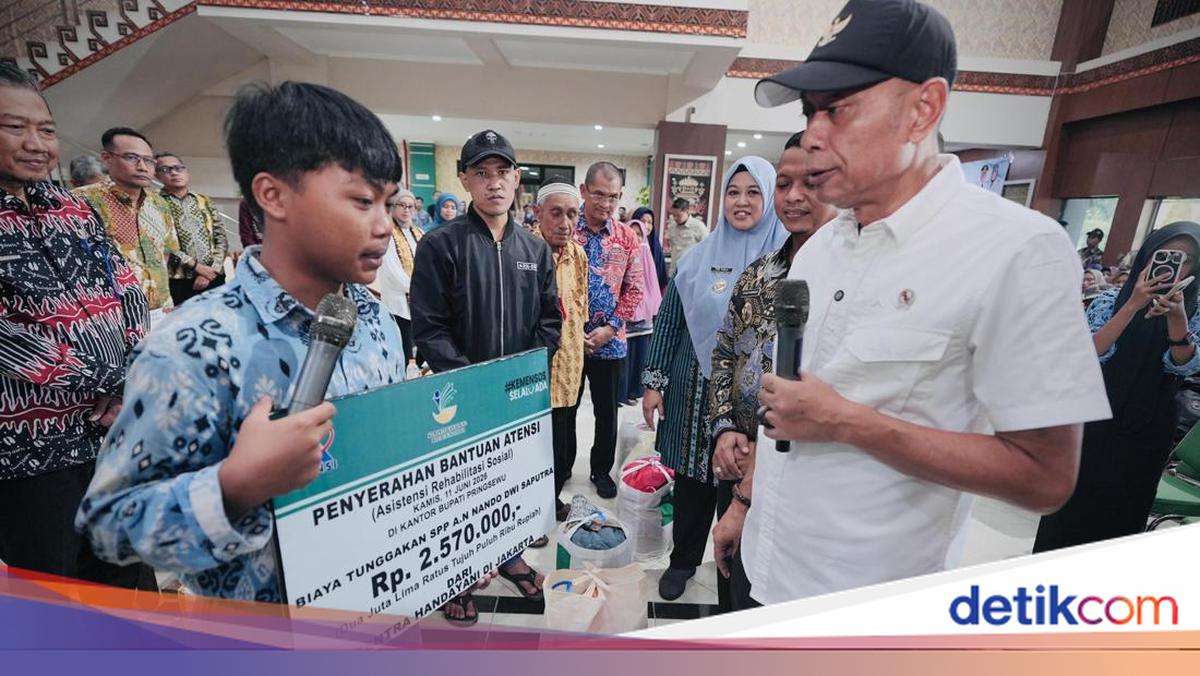 Wamensos Serahkan Bantuan ATENSI ke Warga Pringsewu