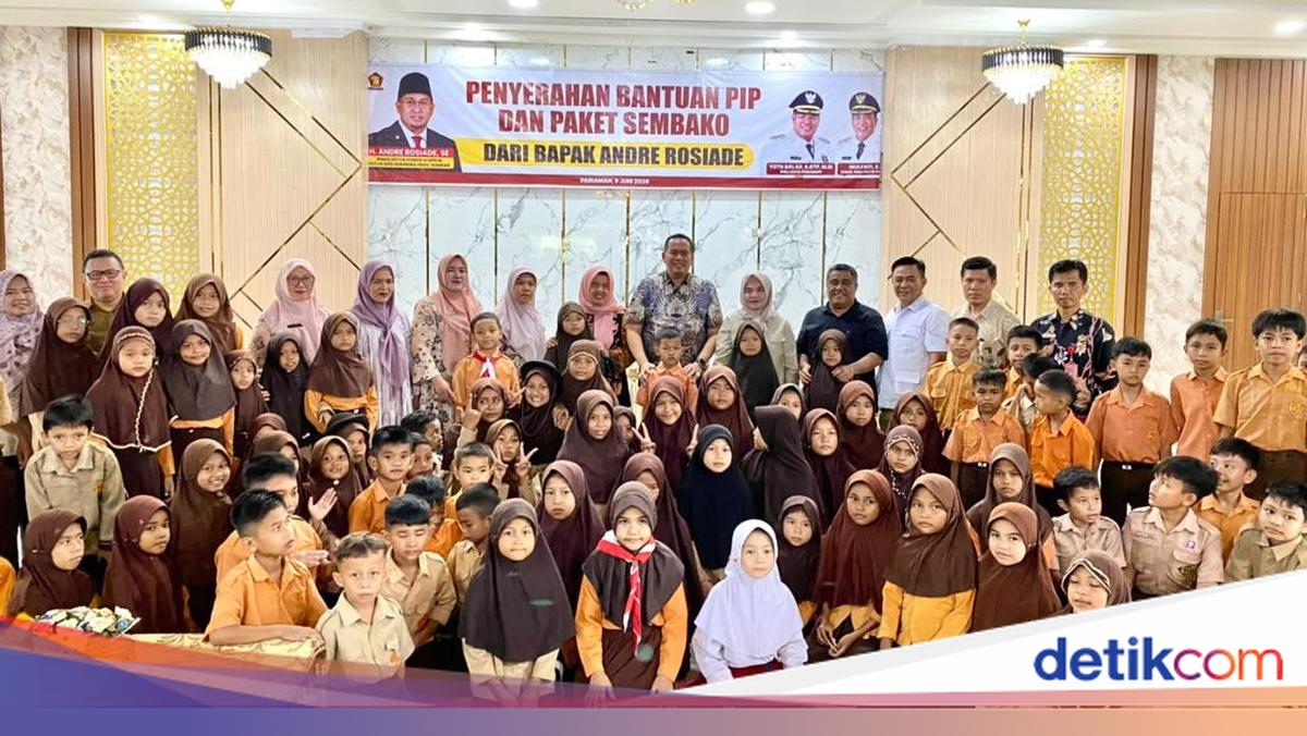 Andre Rosiade Salurkan Beasiswa PIP-Sembako untuk 97 Pelajar di Pariaman