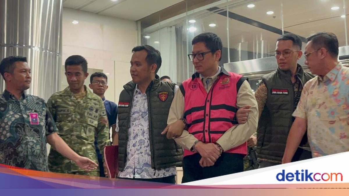 Tersangka Kasus MBG, Bos Vendor Motor Listrik Emmo Ditahan Kejagung