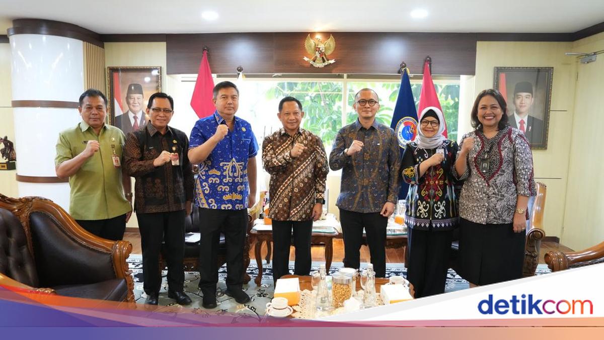 Mendagri Minta Daerah Perbanyak Nobar Piala Dunia demi Gerakkan Ekonomi