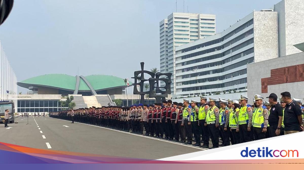 Police Crack Down on Student Protests, Redirecting March to Pattimura Monument and DPR Building