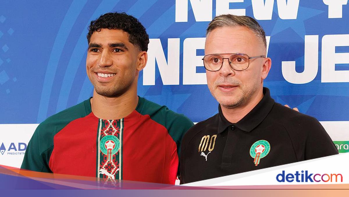 Pemain Maroko merayakan kemenangan di Piala Dunia