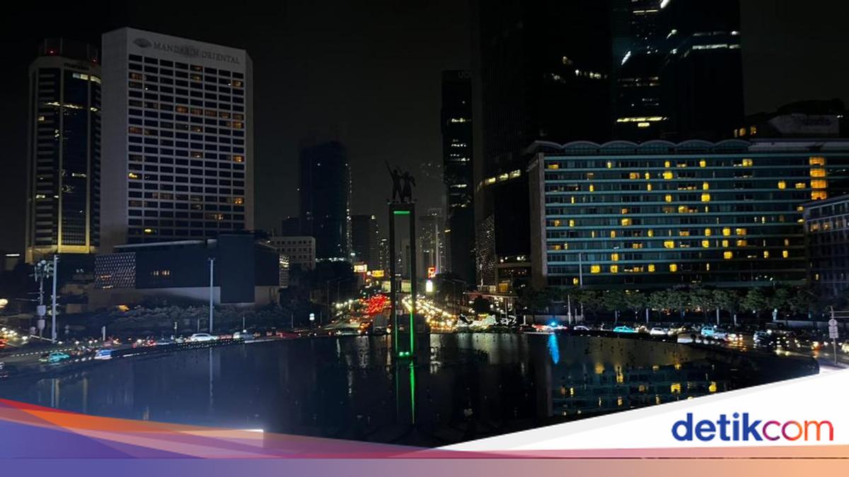 Melihat Bundaran HI Gelap Sejenak Malam Ini