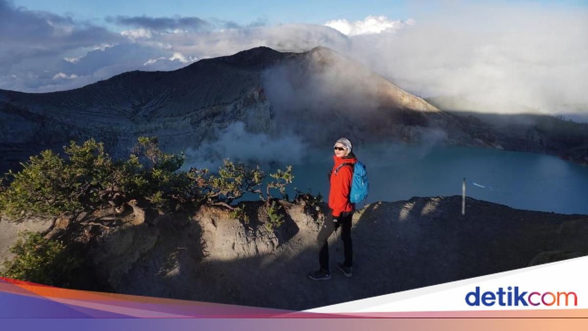 Kunjungi Banyuwangi, Raline Shah Puji Panorama Sunrise di Kawah Ijen
