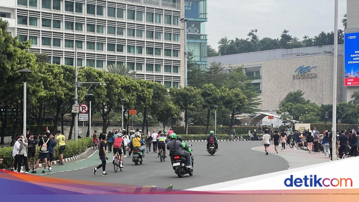 CFD Bundaran HI Ditiadakan, Warga Tetap Antusias Lari hingga Bersepeda