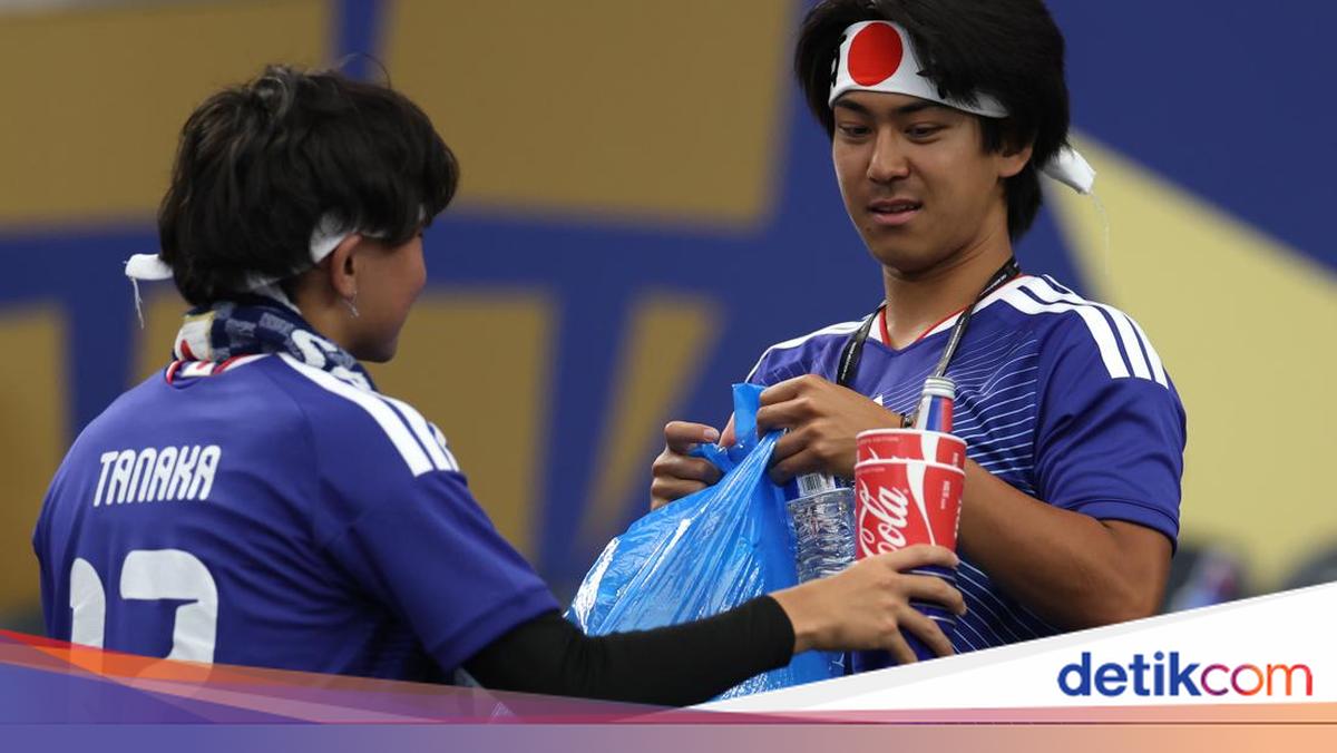 Video Suporter Jepang Bersihkan Stadion Viral, Dunia Beri Hormat