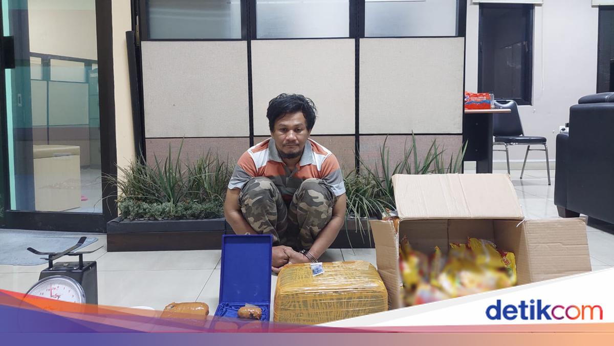 Bareskrim Polri Gagalkan Paket Mi Instan Isi 5,2 Kg Ganja di Malang