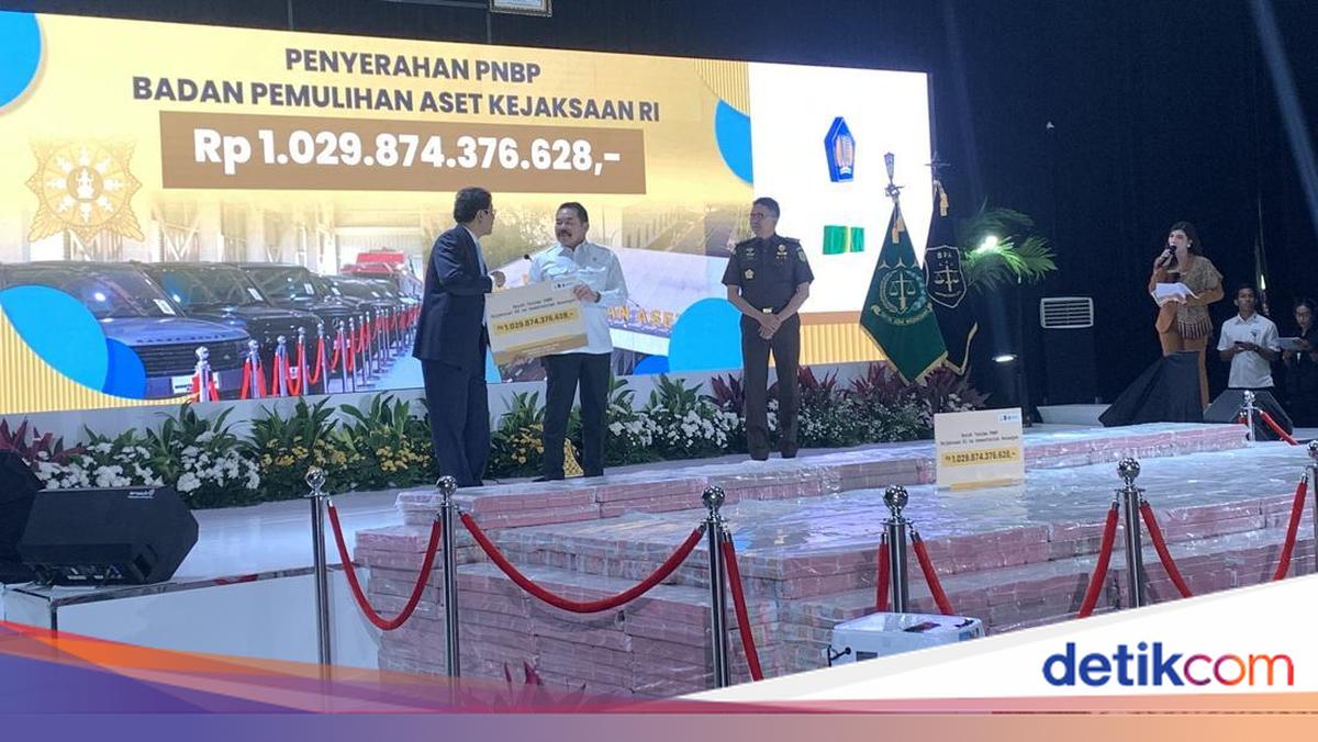 Jaksa Agung Serahkan Hasil Pemulihan Aset Rp 1,02 T ke Purbaya