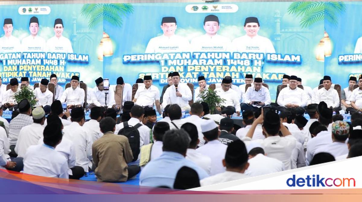 ATR/BPN Serahkan 243 Sertifikat Tanah Wakaf di Jateng, Capaian Sudah 73%