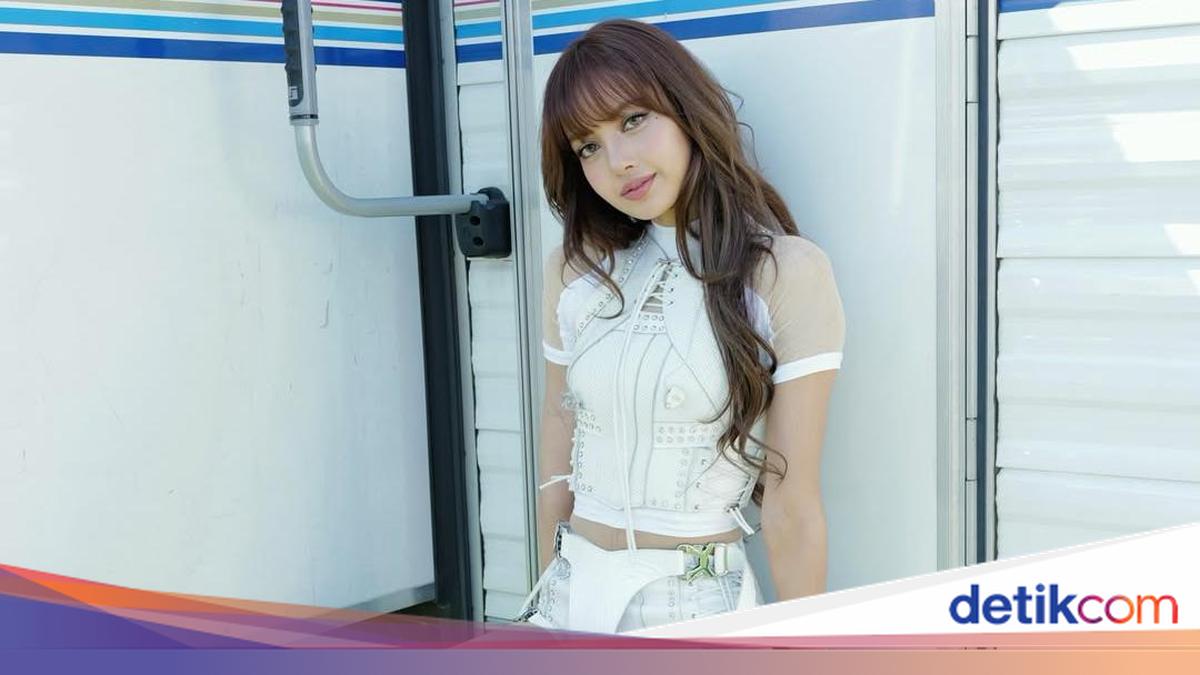 Lisa BLACKPINK Memukau, Merasa Terhormat Tampil di Piala Dunia 2026