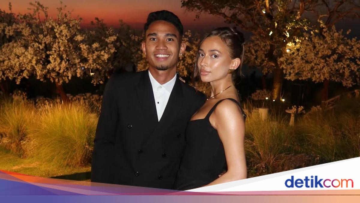 Marselino Ferdinan Gandeng Sofia Hernandez Kondangan