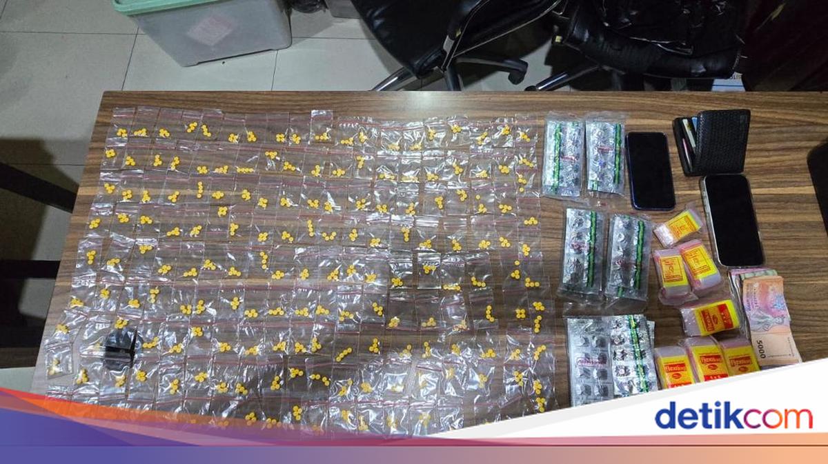 Polisi Tangkap 2 Penjual Obat Terlarang di Bekasi, Ribuan Butir Disita