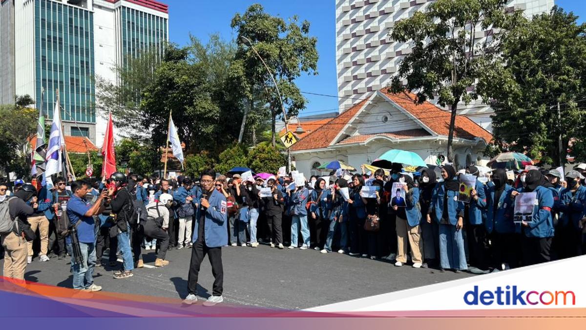 Mahasiswa Demo di Surabaya hingga Bandung, Ini Tuntutannya