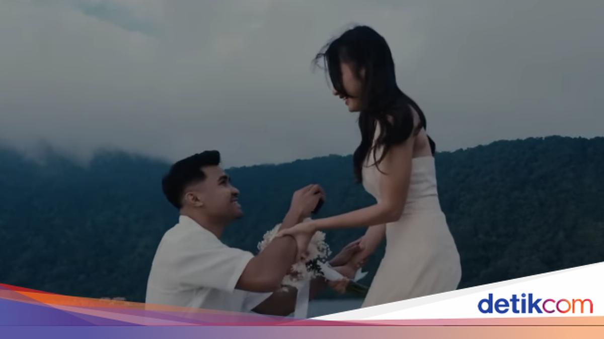 Manis! Asnawi Mangkualam Lamar Yuriska Patricia