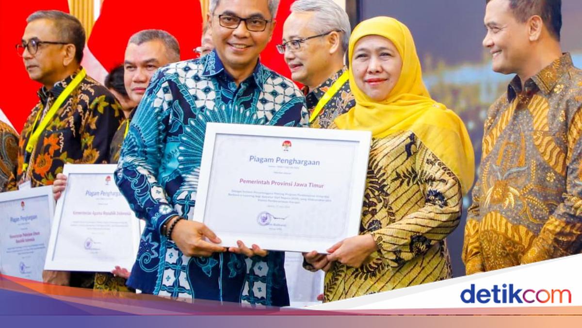 Pemprov Jatim Terima Penghargaan dari KPK, Khofifah: Hasil Kerja Seluruh ASN
