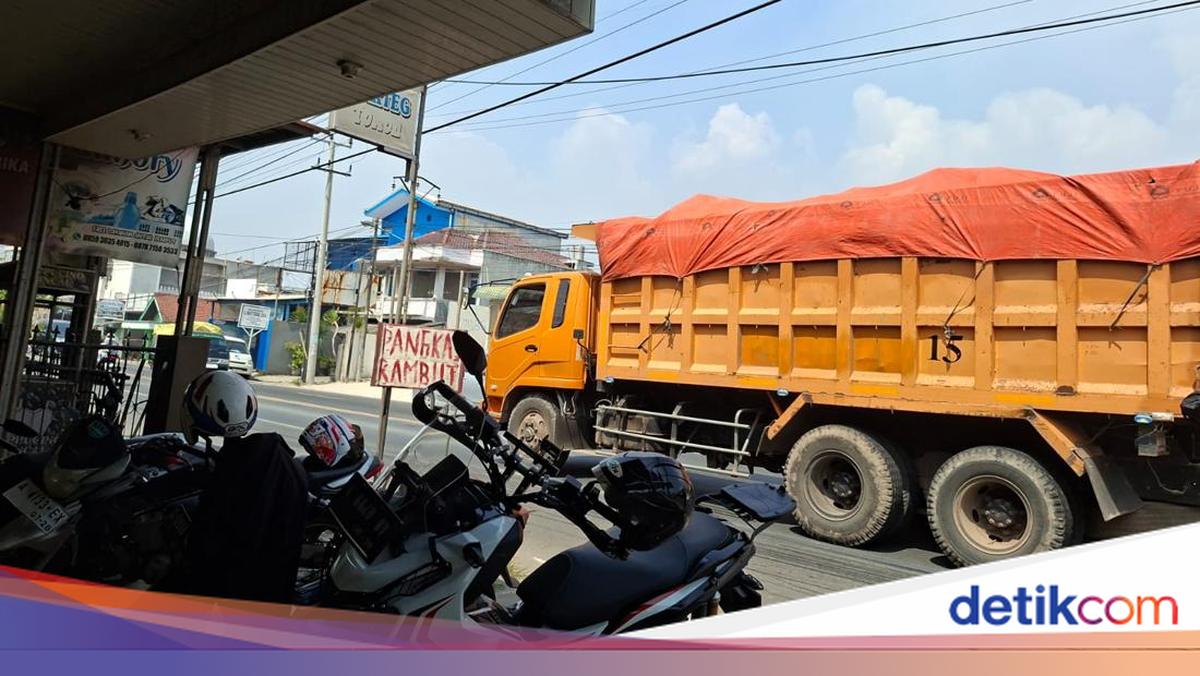 Warga Kramatwatu Serang Keluhkan Truk Pasir Langgar Jam Operasional