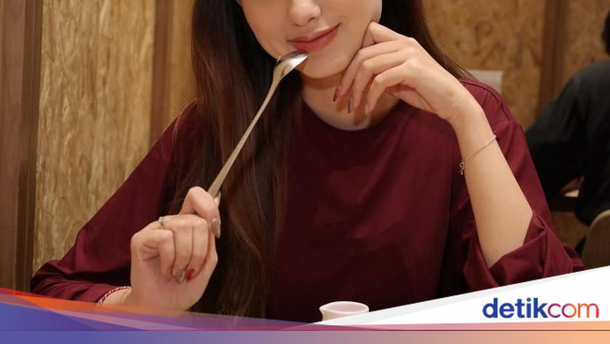 Ultah ke-24, Sarah Menzel Dapat Kue Spesial dari Azriel Hermansyah