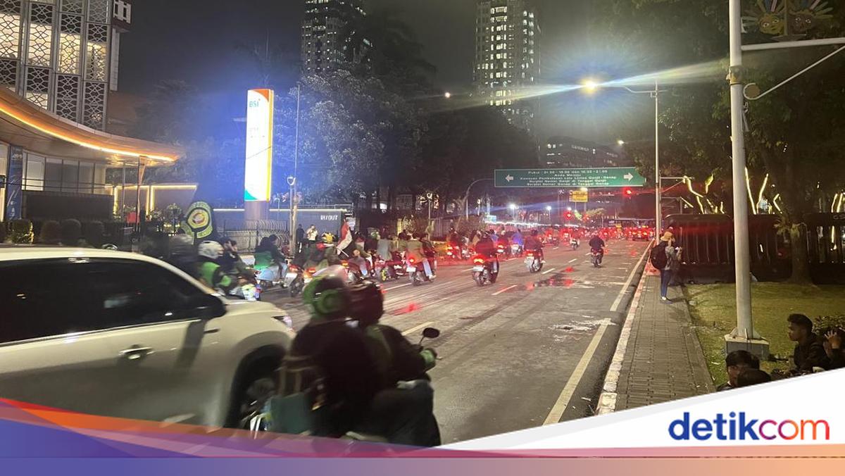 Massa Demo Mahasiswa di Patung Kuda Jakpus Bubar, Lalin Kembali Normal