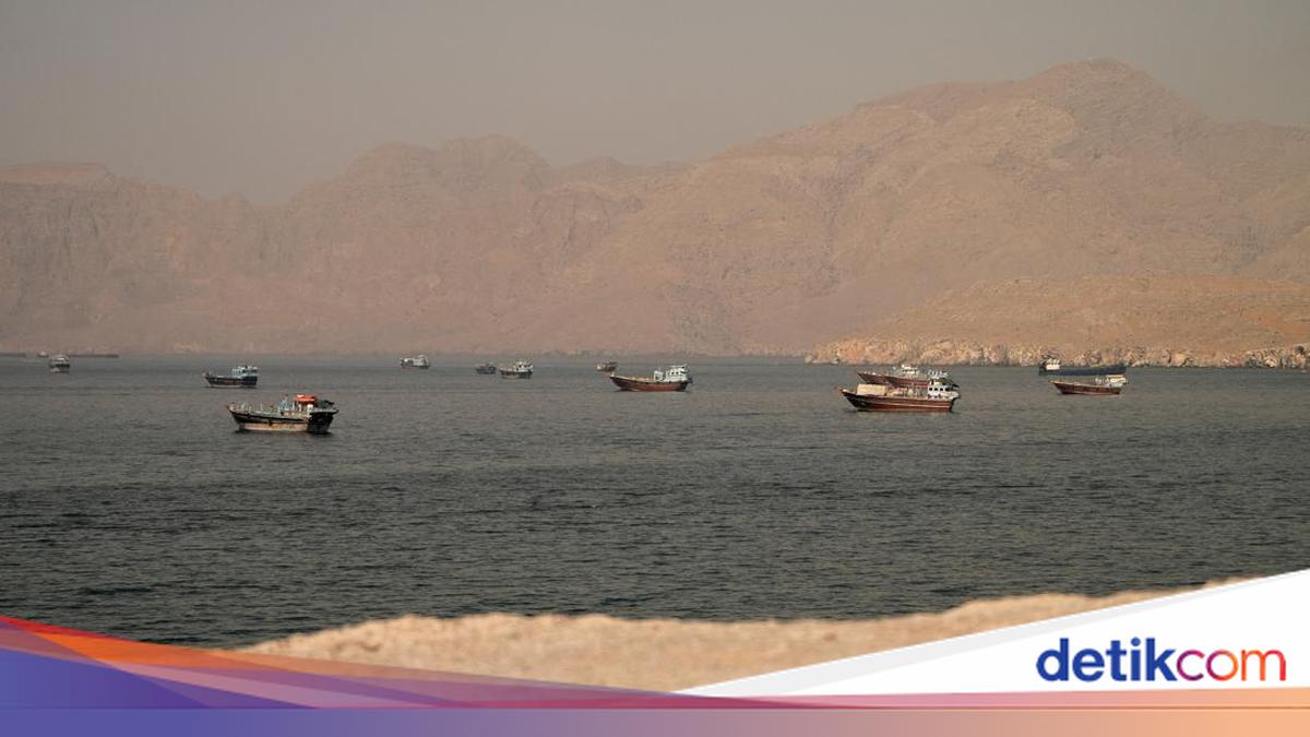 AS Cabut Blokade, Kapal Bebas Melintas di Selat Hormuz