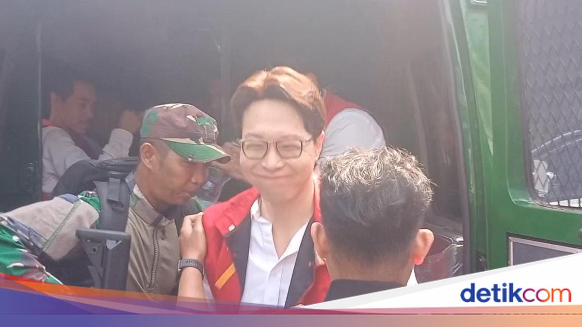 Senyum Richard Lee di Sidang Perdana Dugaan Pelangaran Perlindungan Konsumen