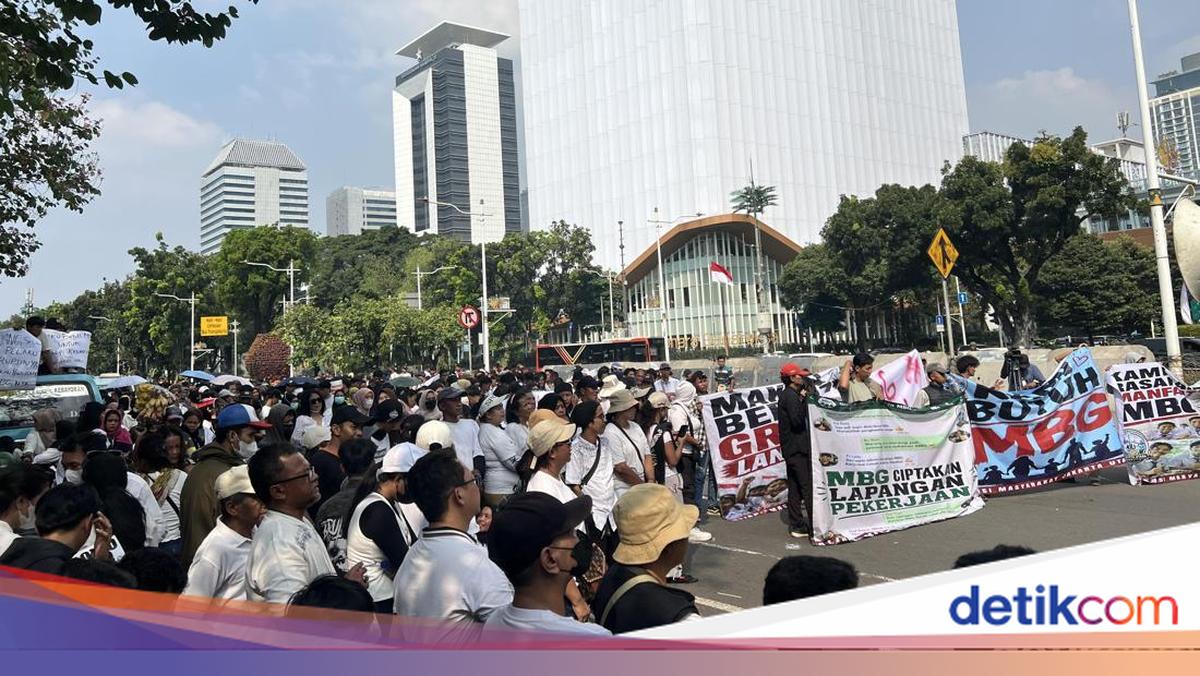 Massa Demo di Patung Kuda, Dukung MBG Dilanjutkan dan Diawasi Bersama