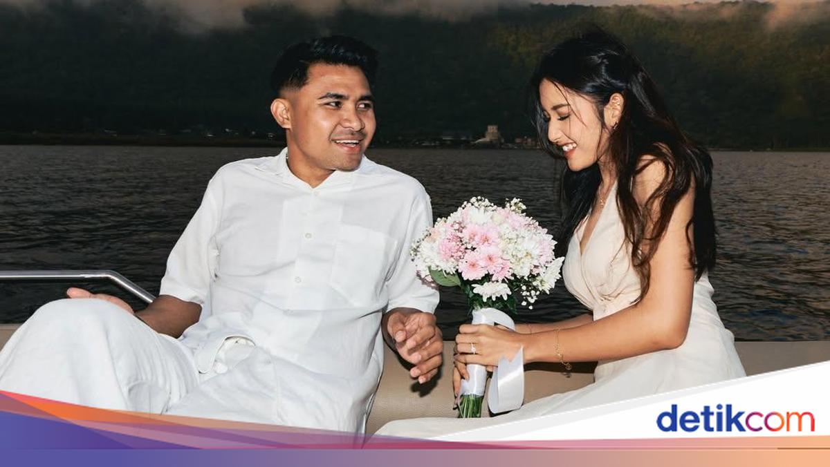 Intip Momen Romantis Yuriska Patricia Dilamar Asnawi Mangkualam di Kapal