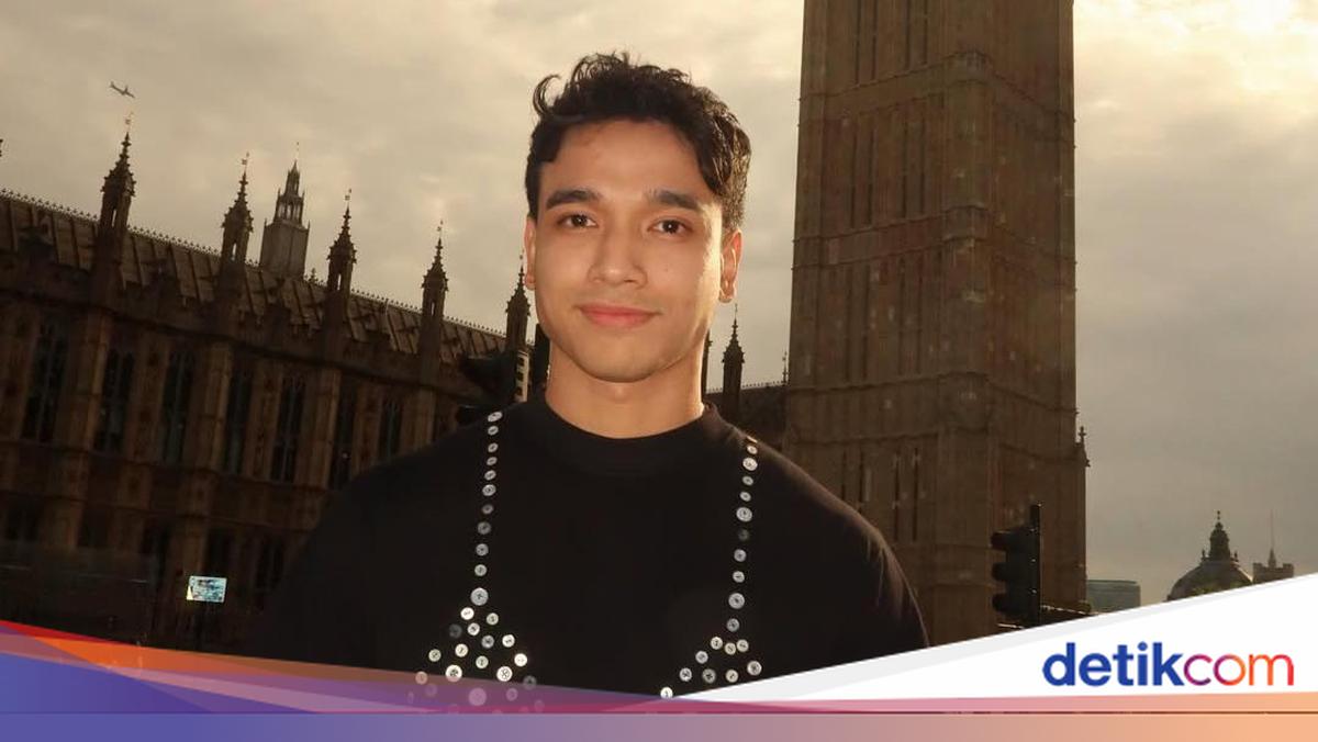 Kaus Fadly Faisal Ini Jadi Sorotan