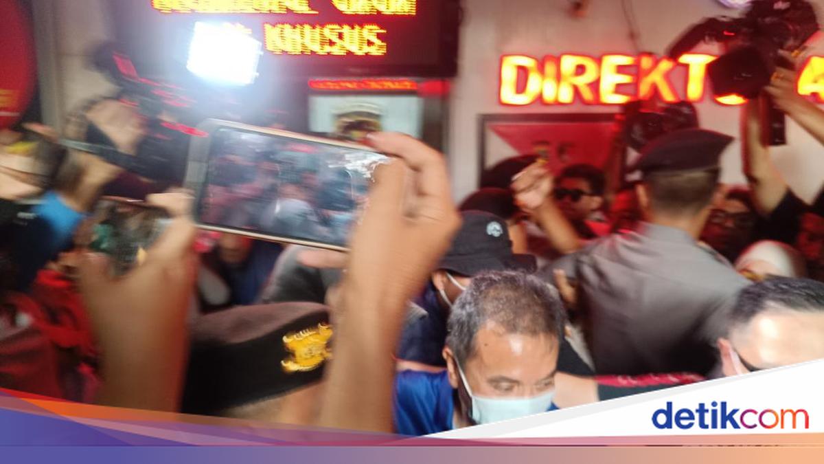 Penampakan Roy Suryo dan dr Tifa di Polda Metro Usai Ditangkap