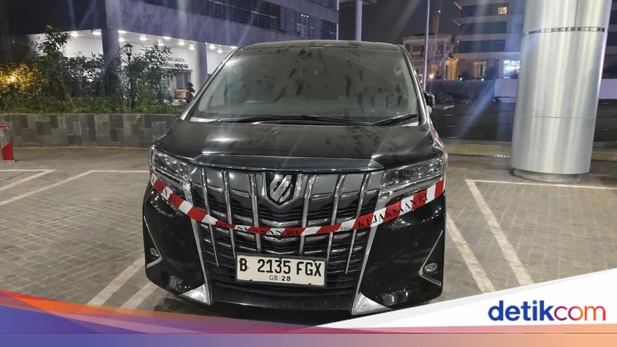 Spek Mobil Mewah yang Disita Kejagung dari Tersangka AYS Kasus MBG