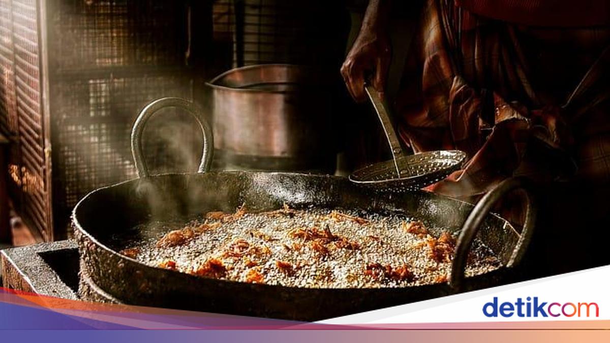 Minyak Goreng 66 Tahun Jadi Rahasia Lezat Ayam Goreng di Restoran Ini