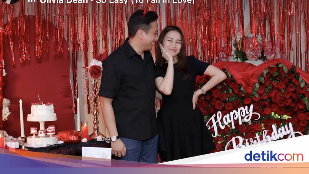 Ayu Ting Ting Berbunga-bunga saat Ultah, Kevin Beri yang Terindah