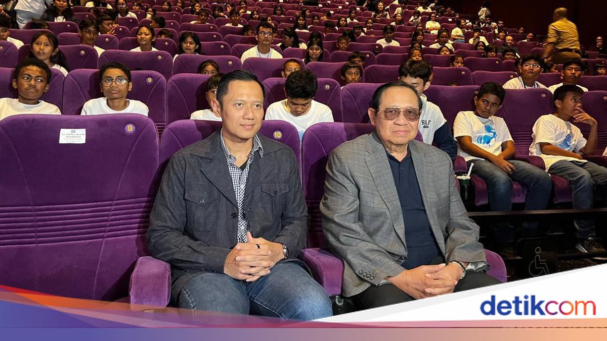 SBY Terharu Saat Nobar Film dengan Anak Panti Asuhan, Teringat Masa Kecil