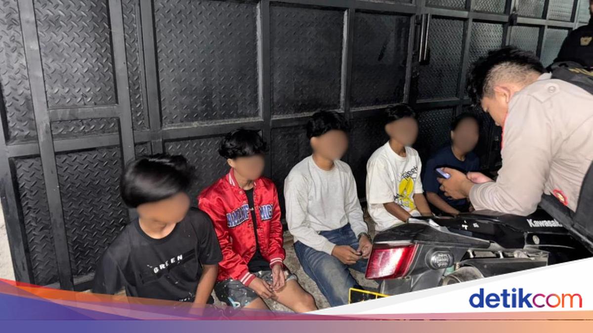 Brimob Polda Metro Bubarkan Kelompok Pemuda Bawa Sajam Hendak Tawuran di Jaktim