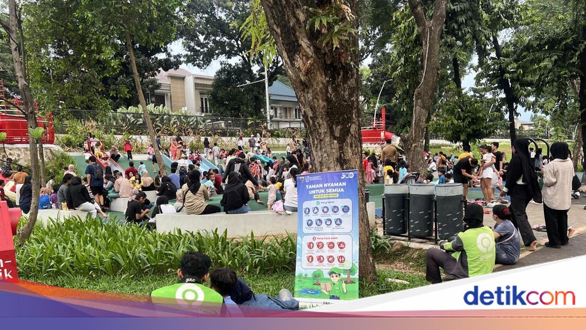 Libur Sekolah, Driver Ojol Bawa Anak Main ke Taman Bendera Pusaka