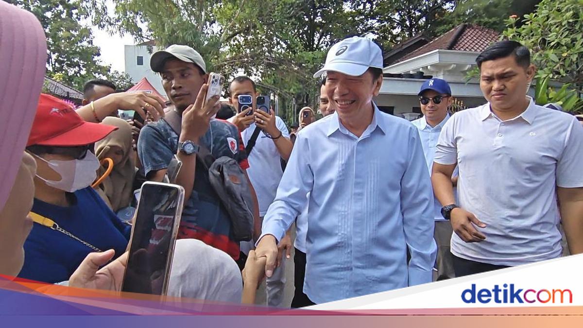 Warga Beri Ucapan Ultah ke Jokowi di Solo, Tukang Becak Pulang Dapat Sembako