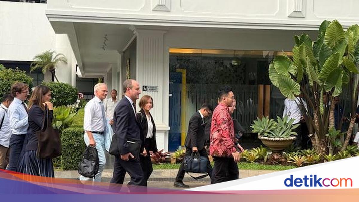 Mendikti Boyong Profesor Imperial College London Bertemu Prabowo, Bahas Apa?