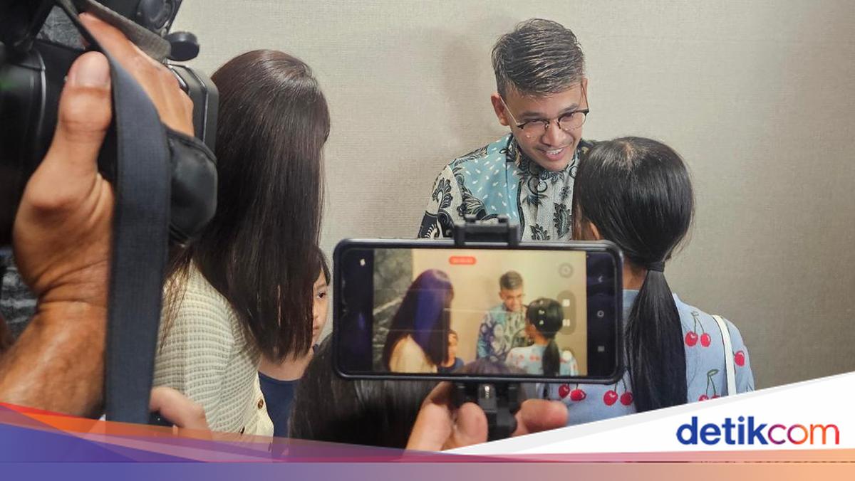 Momen Emosional Ruben Onsu Jumpa Thalia-Thania Jelang Umrah