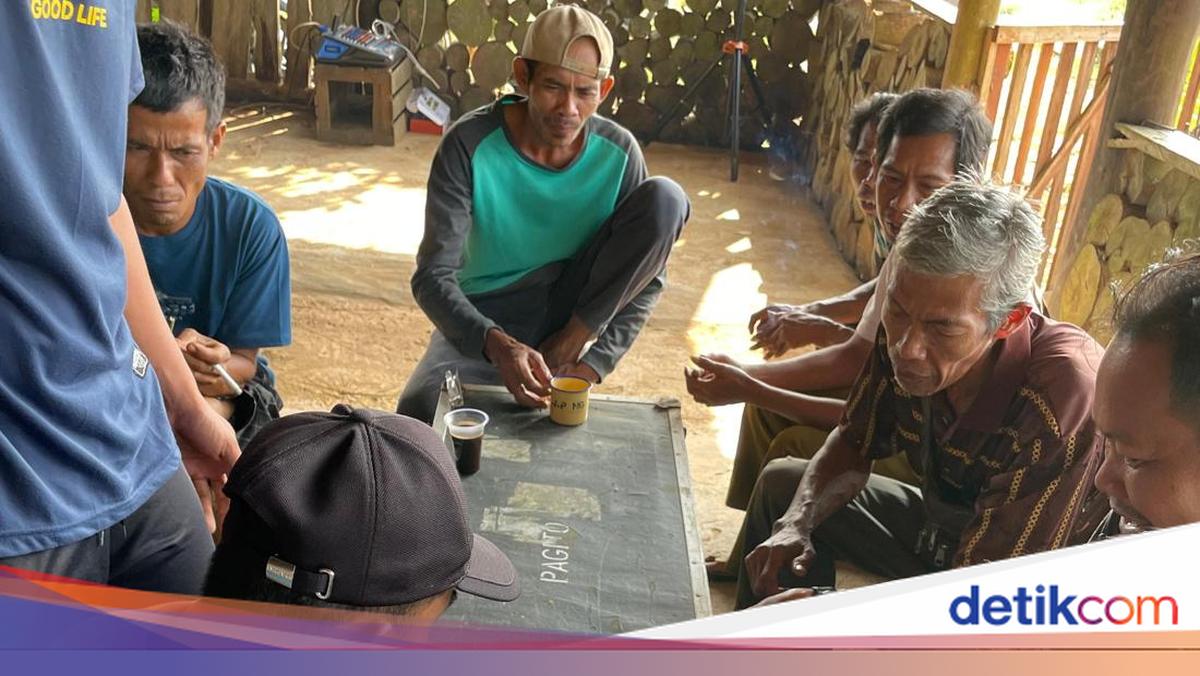 59 Warga di Pandeglang Teken Petisi Pakai Darah, Tuntut Perbaikan Jalan Rusak