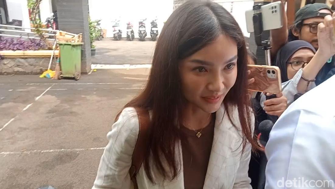 Pernikahan Sarah Gibson dan Diska 5 tahun jadi sorotan usai dugaan perselingkuhan terungkap