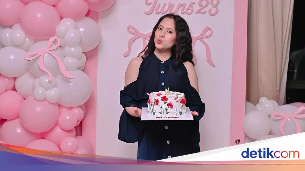 Gemas! Adhisty Zara Rayakan Ultah ke-23, Ada Kue dan Jajanan Pasar