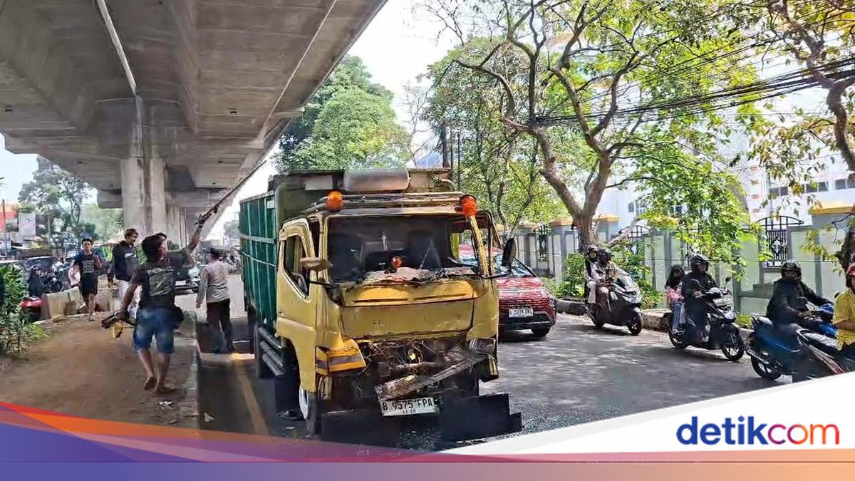 Kecelakaan Beruntun 6 Kendaraan di Jalan Sholis Bogor, 1 Orang Terluka