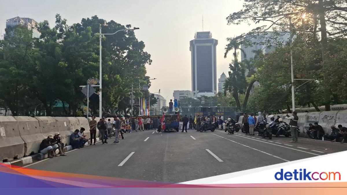 Ada Demo Mahasiswa di Monas, Jl Medan Merdeka Selatan Arah Gambir Ditutup