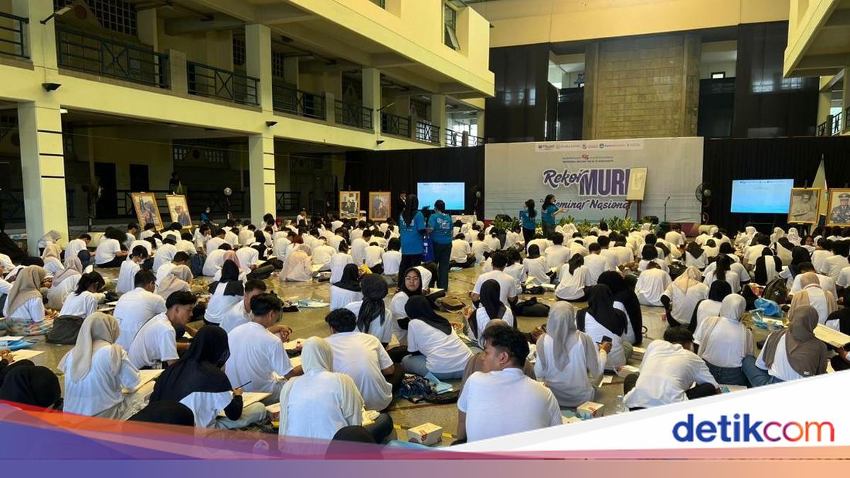 Universitas Trilogi Gelar Pemecahan Rekor MURI Bikin Sketsa Soeharto Terbanyak