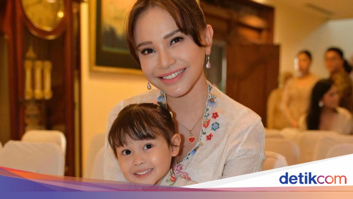 Rossa Perkenalkan Raina: Aku Anak Ibu Rossa, Adik Kakak Rizky