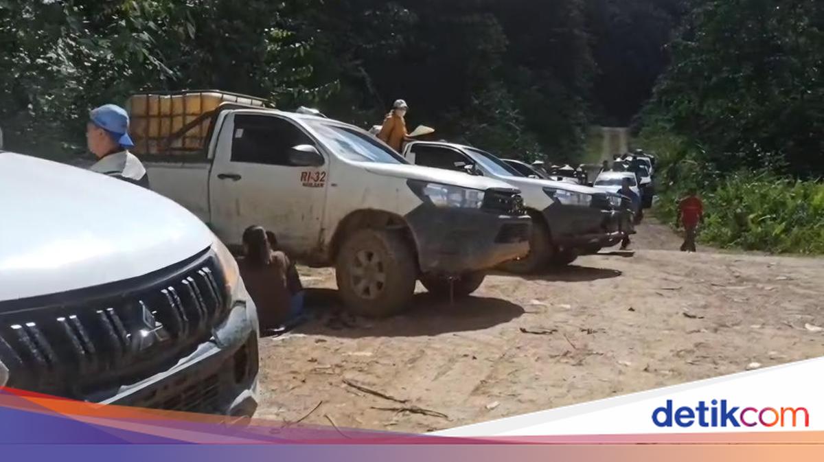 Sopir Malaysia Kritik Jalan Rusak di Kaltara Bikin Warga Terjebak hingga Sakit