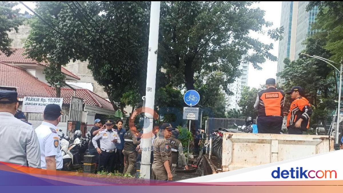 8 Motor dan 1 Mobil Parkir Liar di Senopati Jaksel Diangkut Dishub