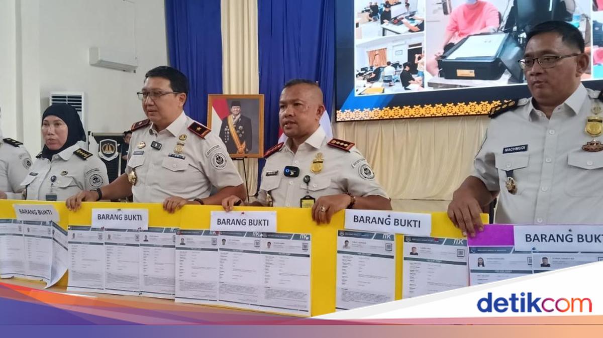 Langgar Aturan Izin Tinggal, 16 WNA China Dideportasi Imigrasi Sumsel